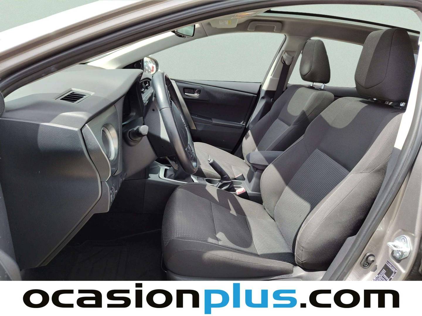 Foto asientos delanteros Toyota Auris Toyota Auris 120D Active (124 CV)