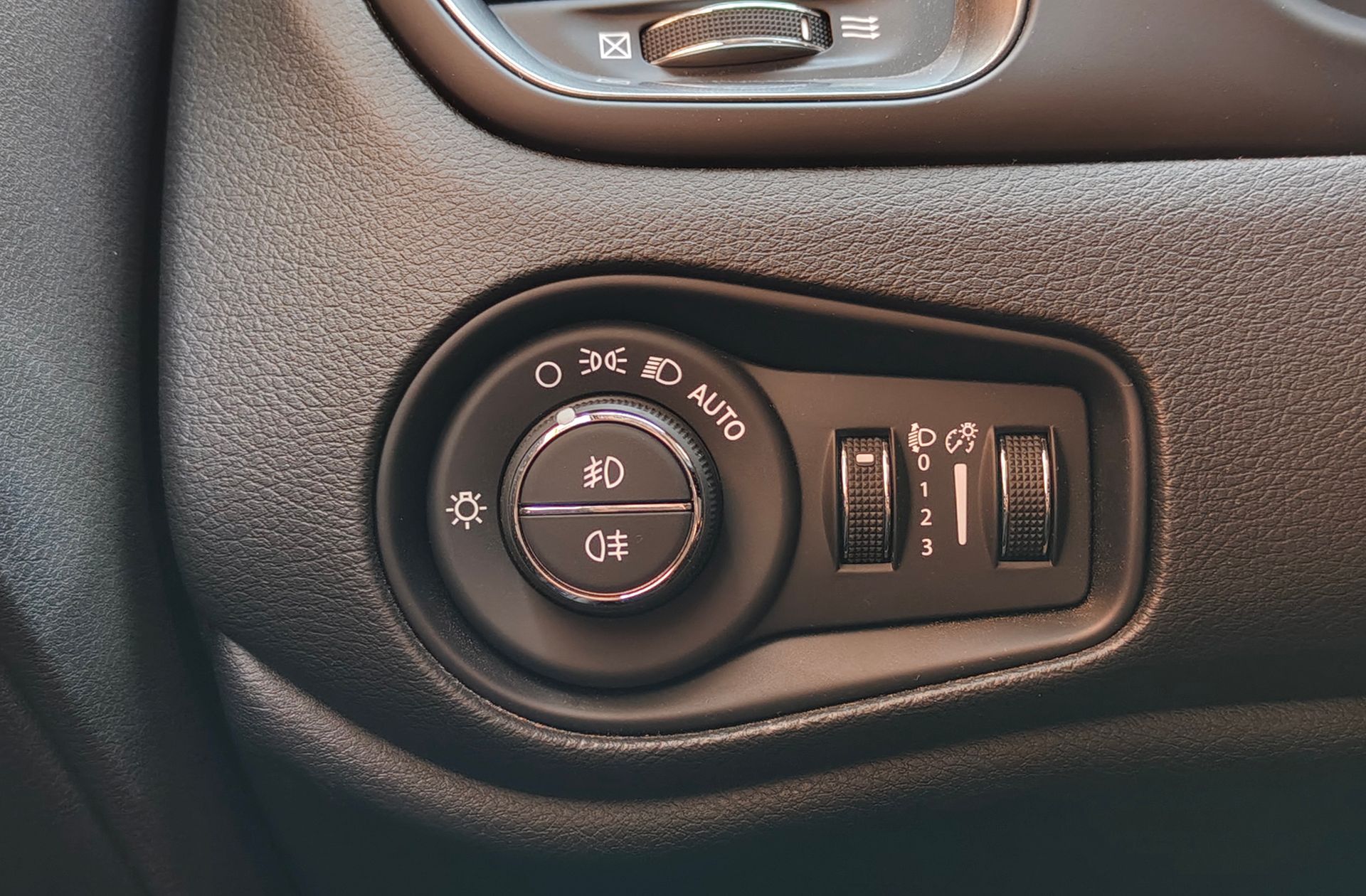 Jeep Renegade eHybrid 1.5 Altitude DCT - foto 23