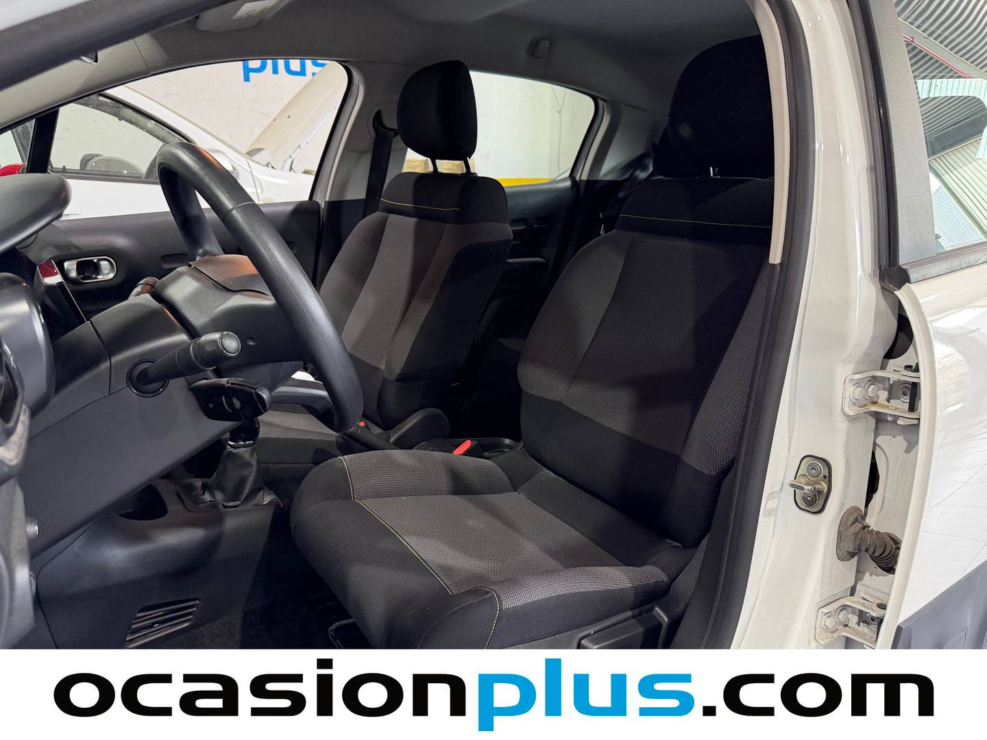 Foto asientos delanteros Citroën C3 Citroën C3 PureTech 83 Feel (83 CV)