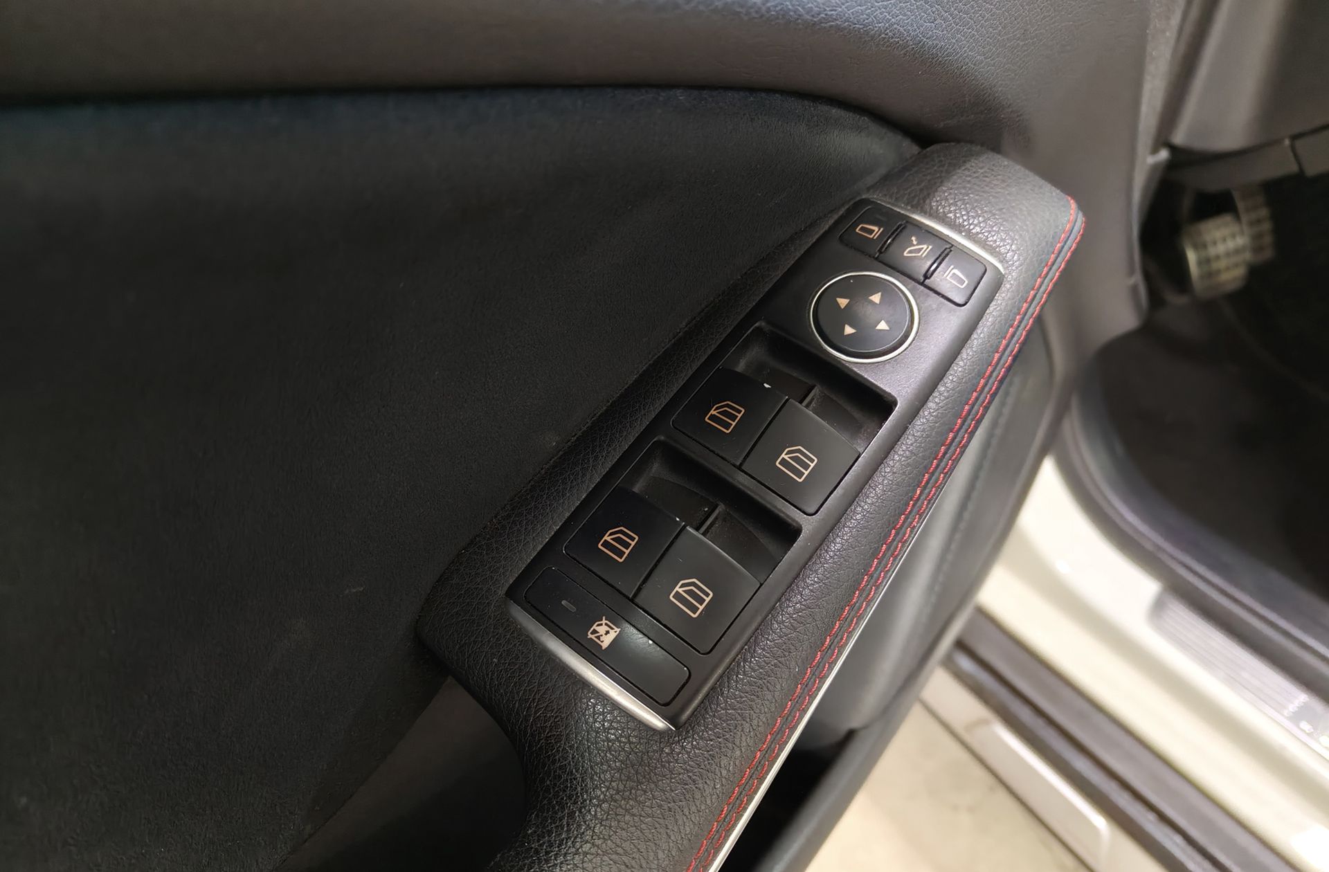 Mercedes-Benz GLA 200 d AMG Line - foto 38