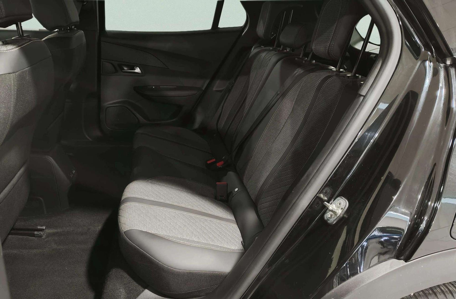 Peugeot 2008 Allure Hybrid eDCS6 - foto 11