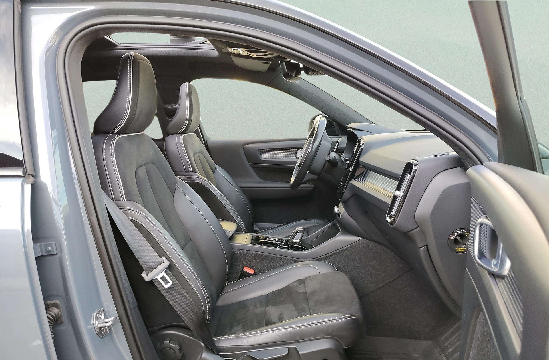Volvo XC40 T3 R-Design - foto 25