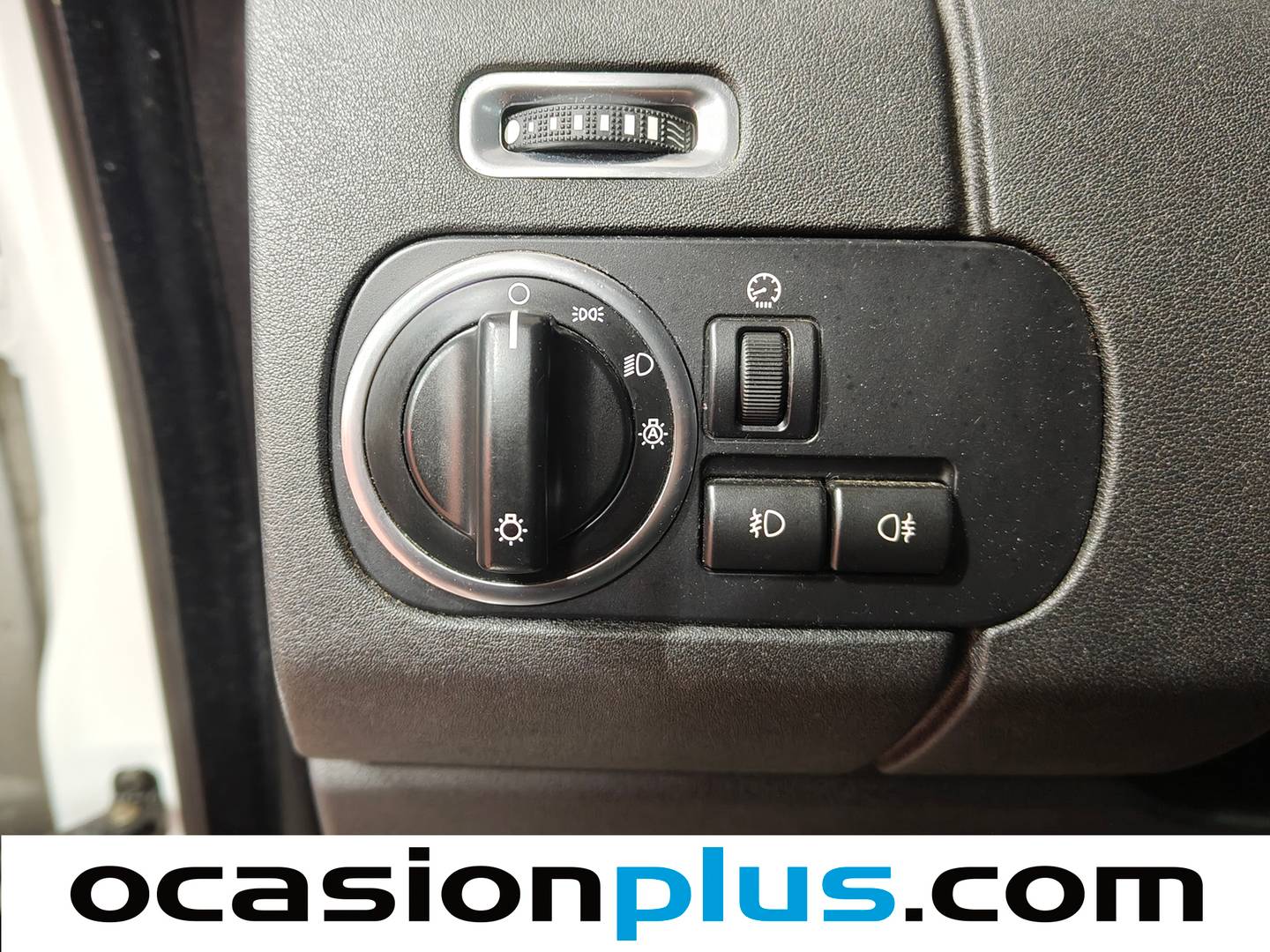 Equipamiento del Land Rover Discovery 4 Land Rover Discovery 3.0 TDV6 SE (211 CV)