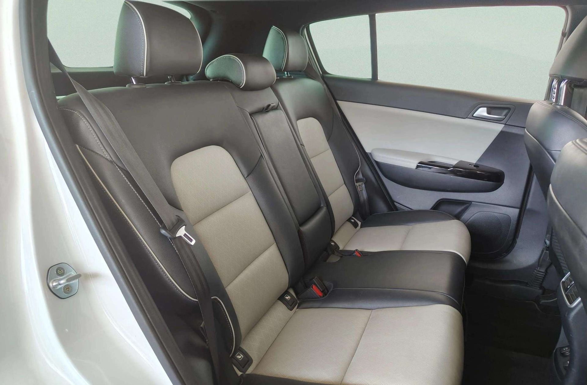 Kia Sportage 1.6 T-GDi GT Line DCT 4x4 - foto 18