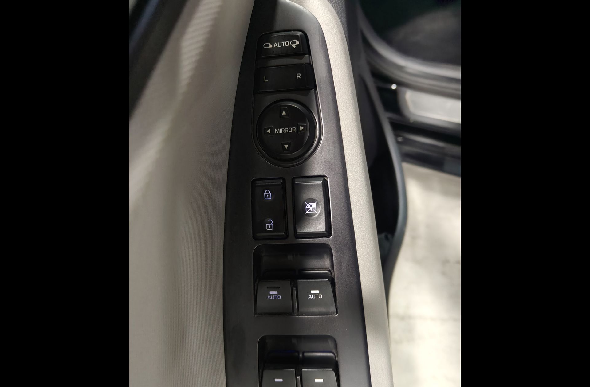 Hyundai Ioniq 1.6 GDI HEV Style DCT - foto 35