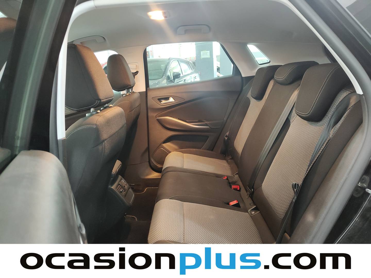 Foto asientos traseros Opel Grandland X Opel Grandland X 1.2 Turbo Selective (130 CV)