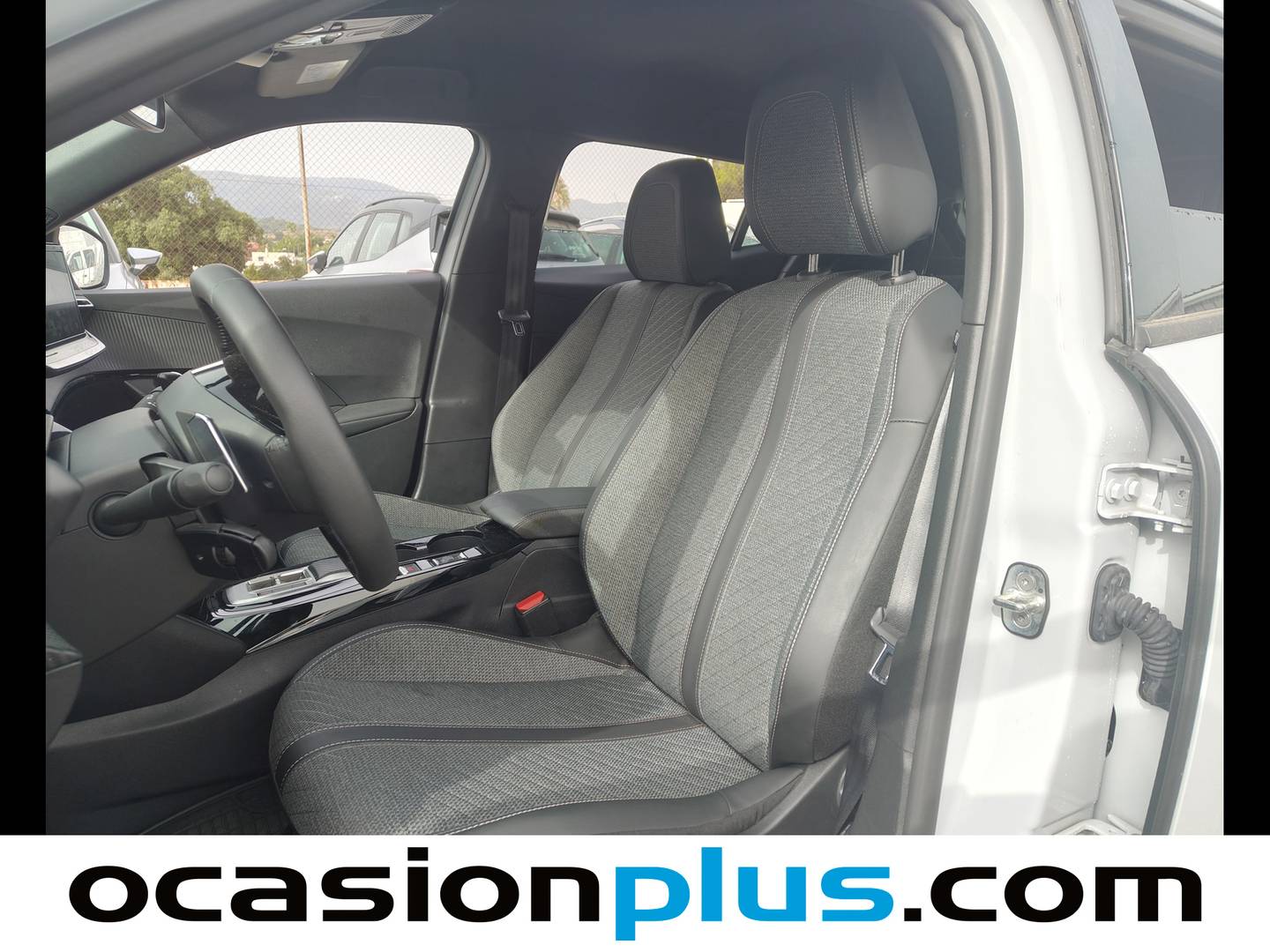 Foto Peugeot 2008 Peugeot 2008 PureTech 130 S&S Allure EAT8 (130 CV)