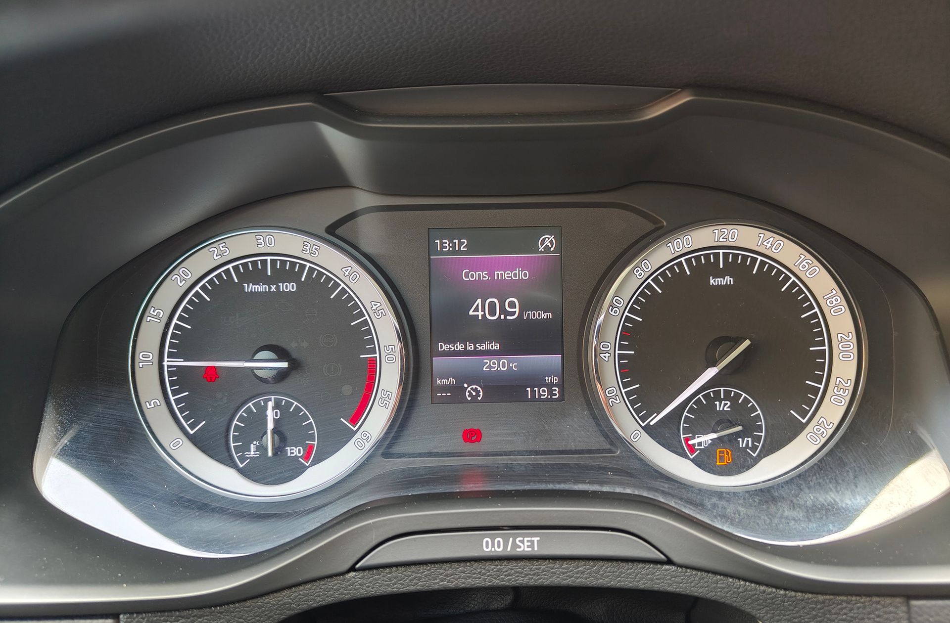 Škoda Karoq 1.6 TDI Ambition - foto 26