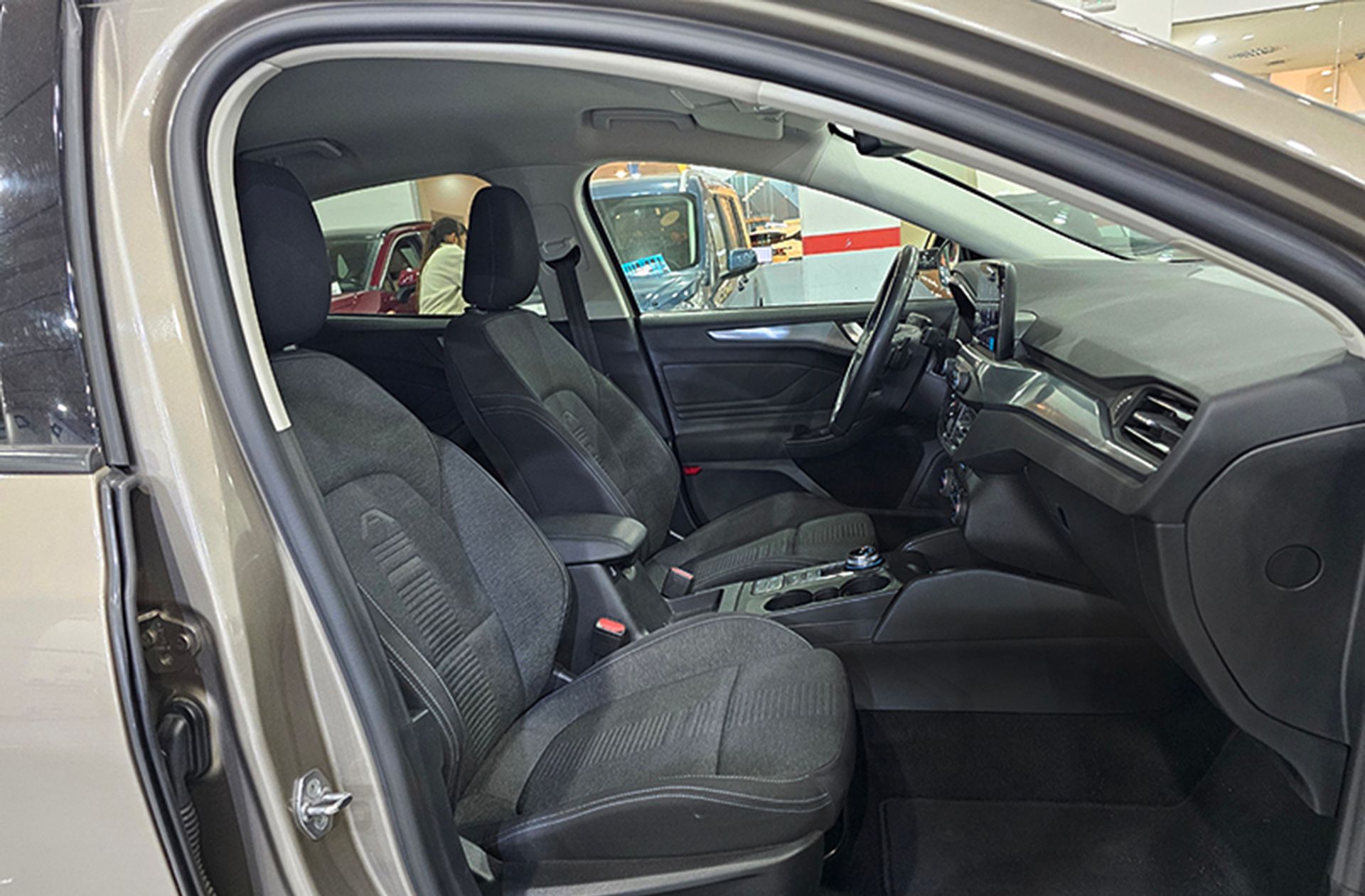 Ford Focus 1.0 EcoBoost Active - foto 17