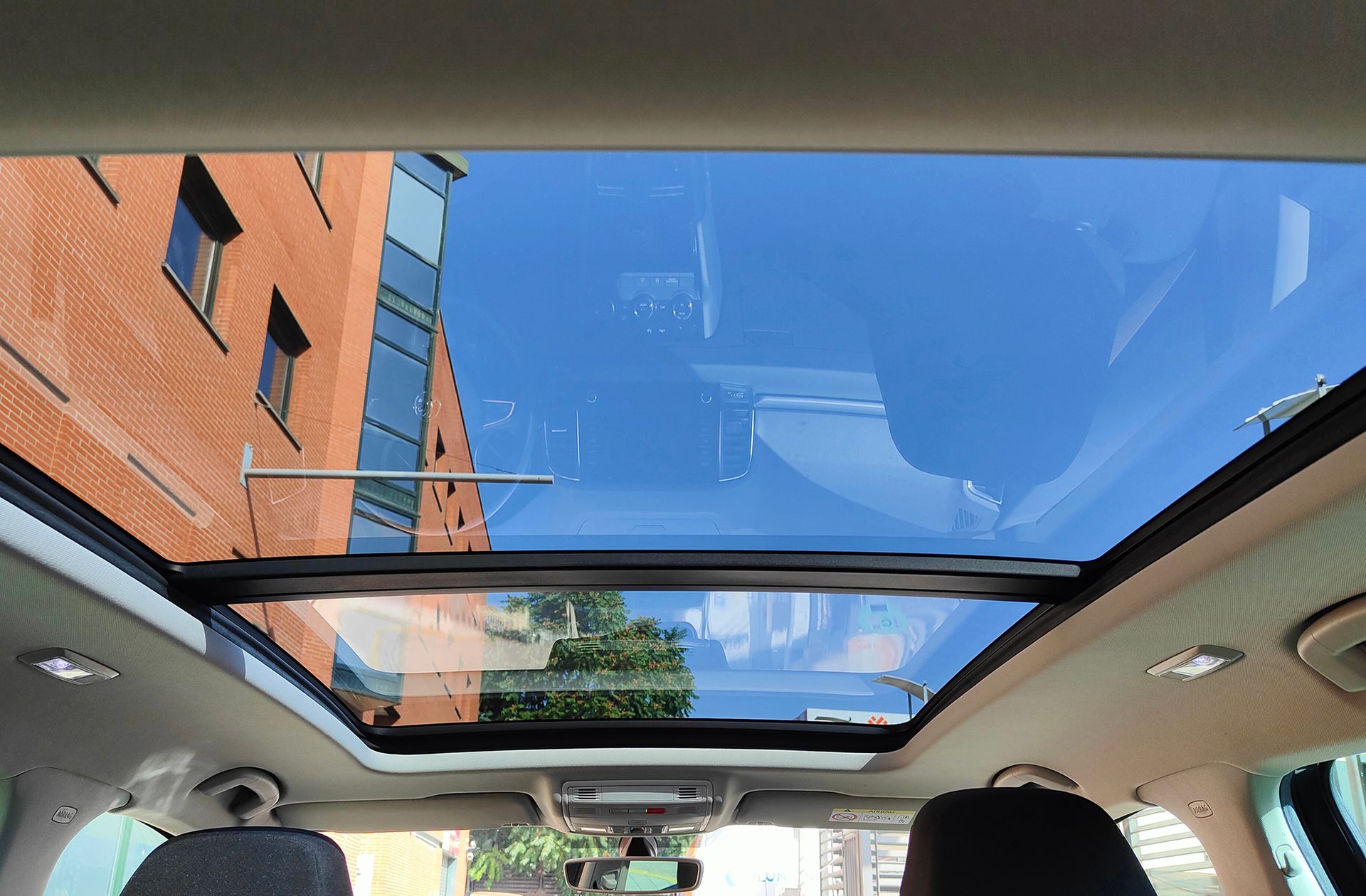 Škoda Karoq 1.5 TSI ACT Ambition DSG - foto 6