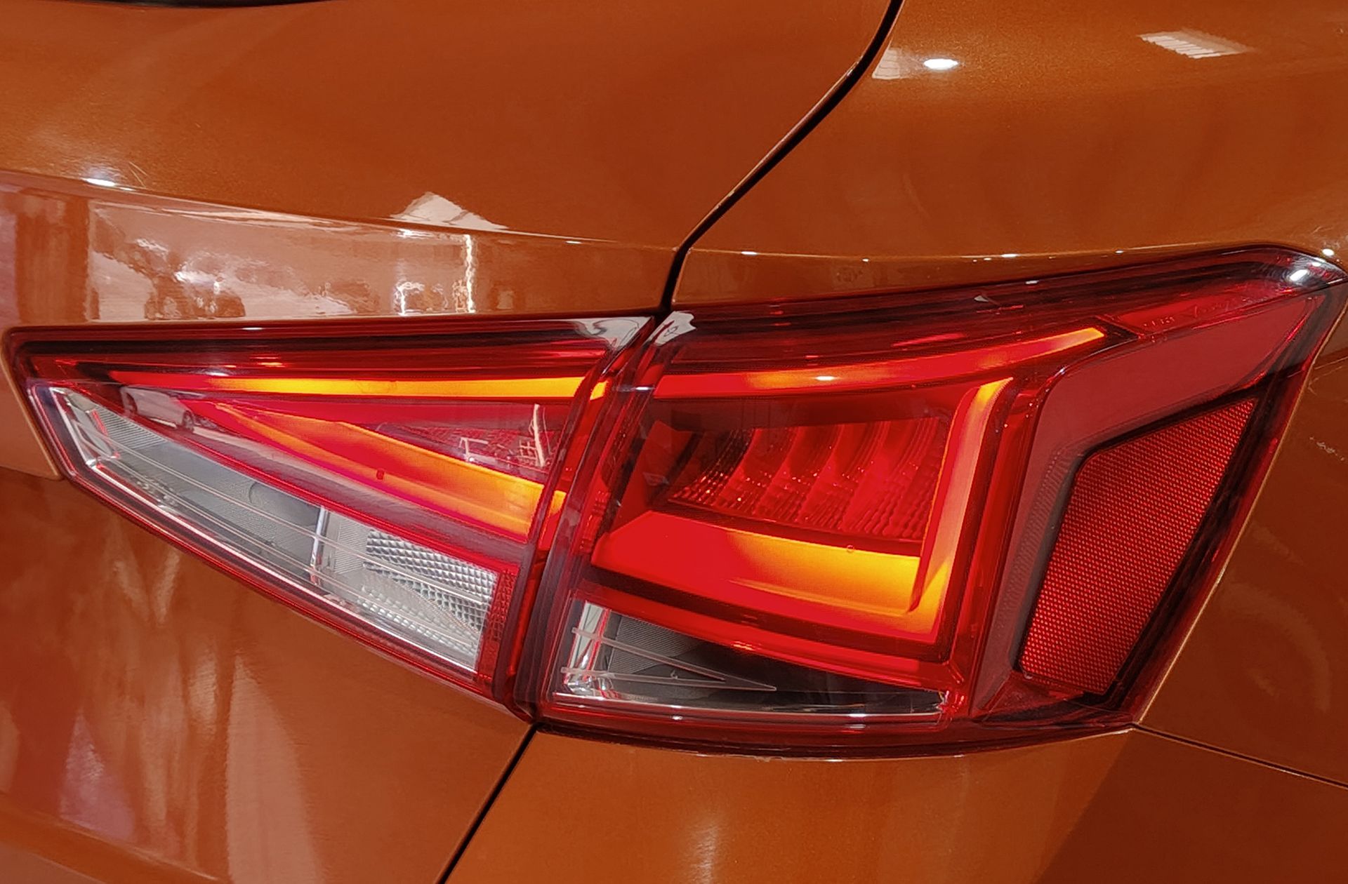 SEAT Arona 1.6 TDI Ecomotive FR - foto 17