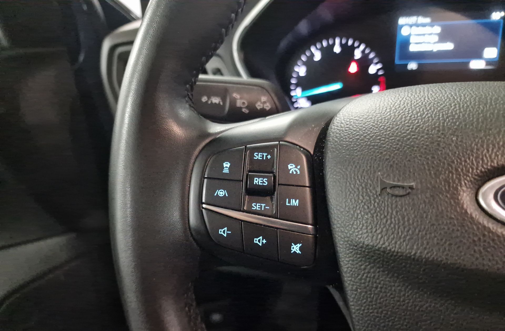 Ford Focus 1.0 EcoBoost MHEV Active - foto 29