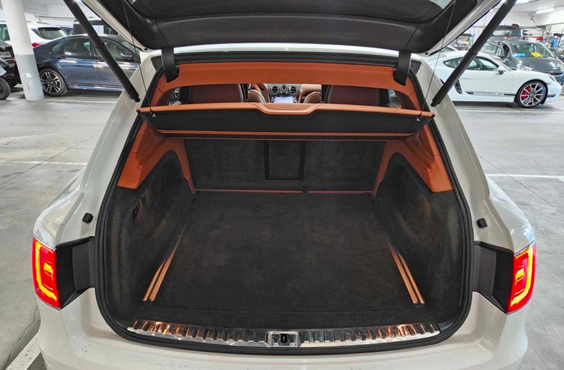 Bentley Bentayga 3.0 Hybrid 4WD - foto 31