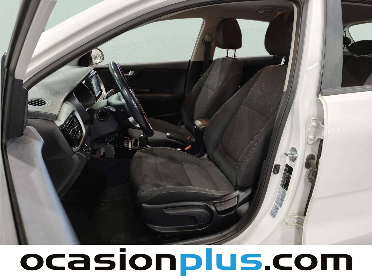 Foto asientos delanteros KIA Rio Kia Rio 1.4 CRDi WGT Drive (90 CV)