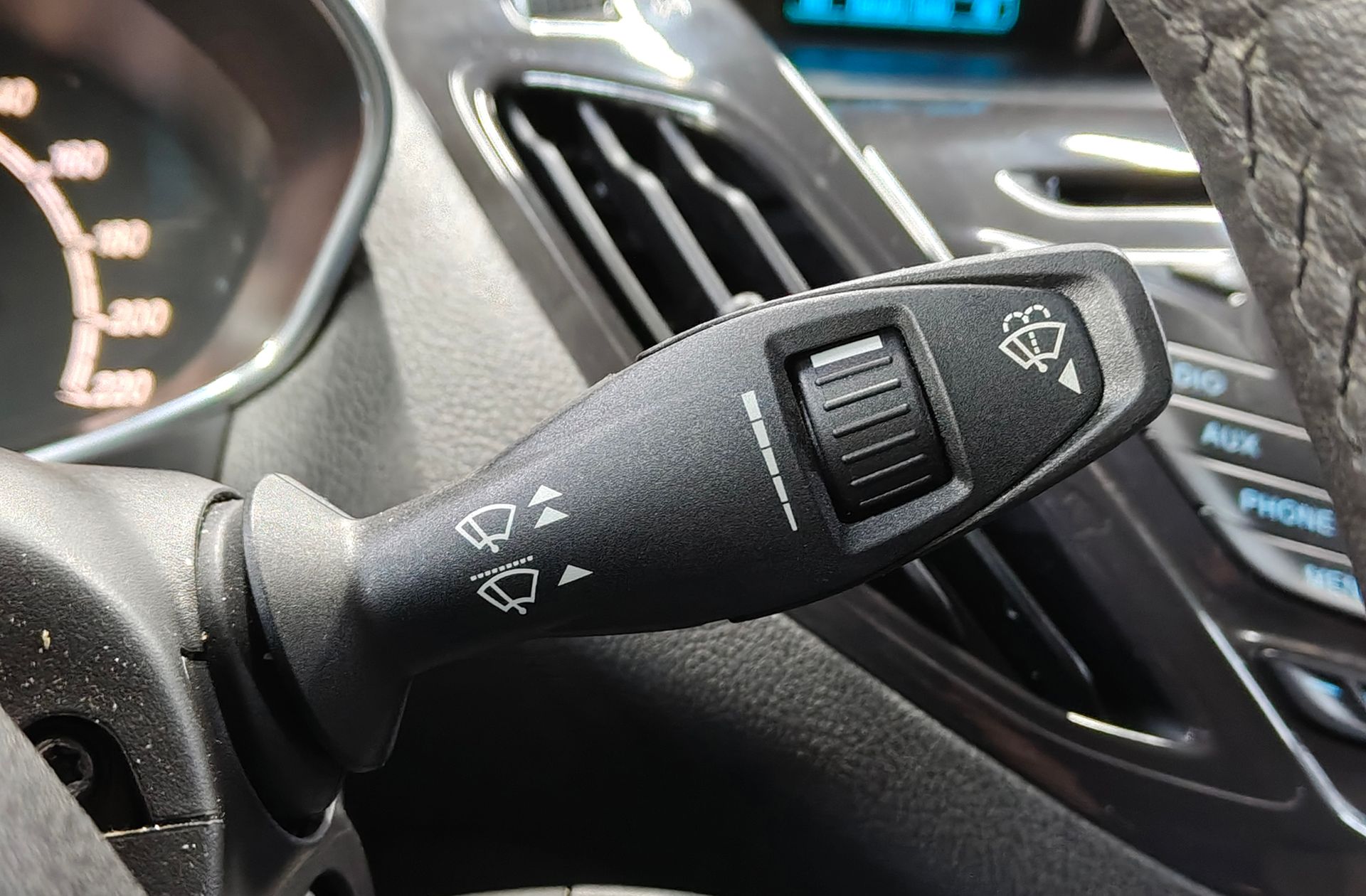 Ford Tourneo Courier 1.0 EcoBoost Titanium - foto 25