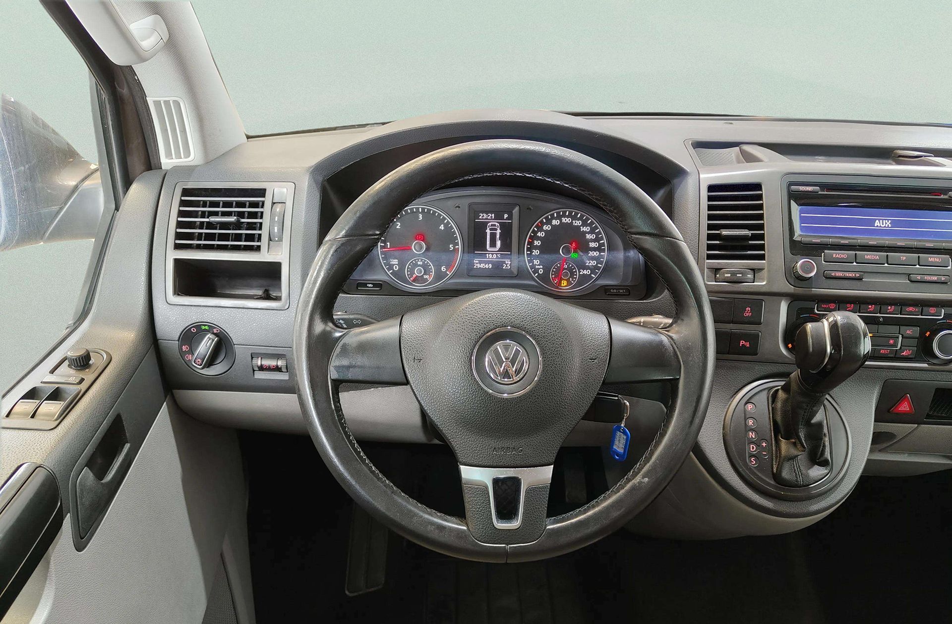 Volkswagen Caravelle Comfortline Batalla Corta 2.0 BiTDI 4Motion DSG 9 plazas - foto 17