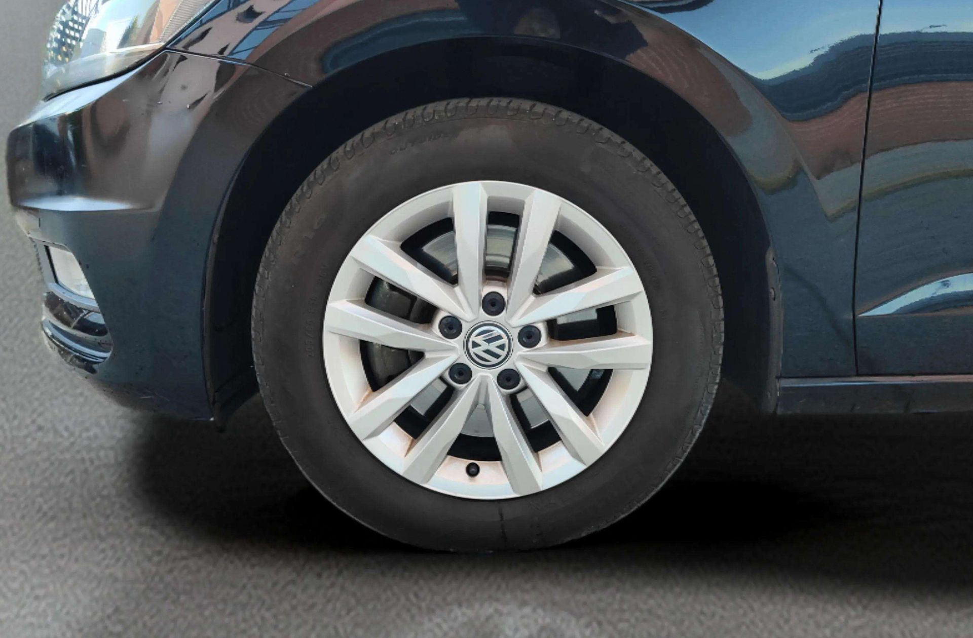Volkswagen Touran Advance 2.0 TDI - foto 37