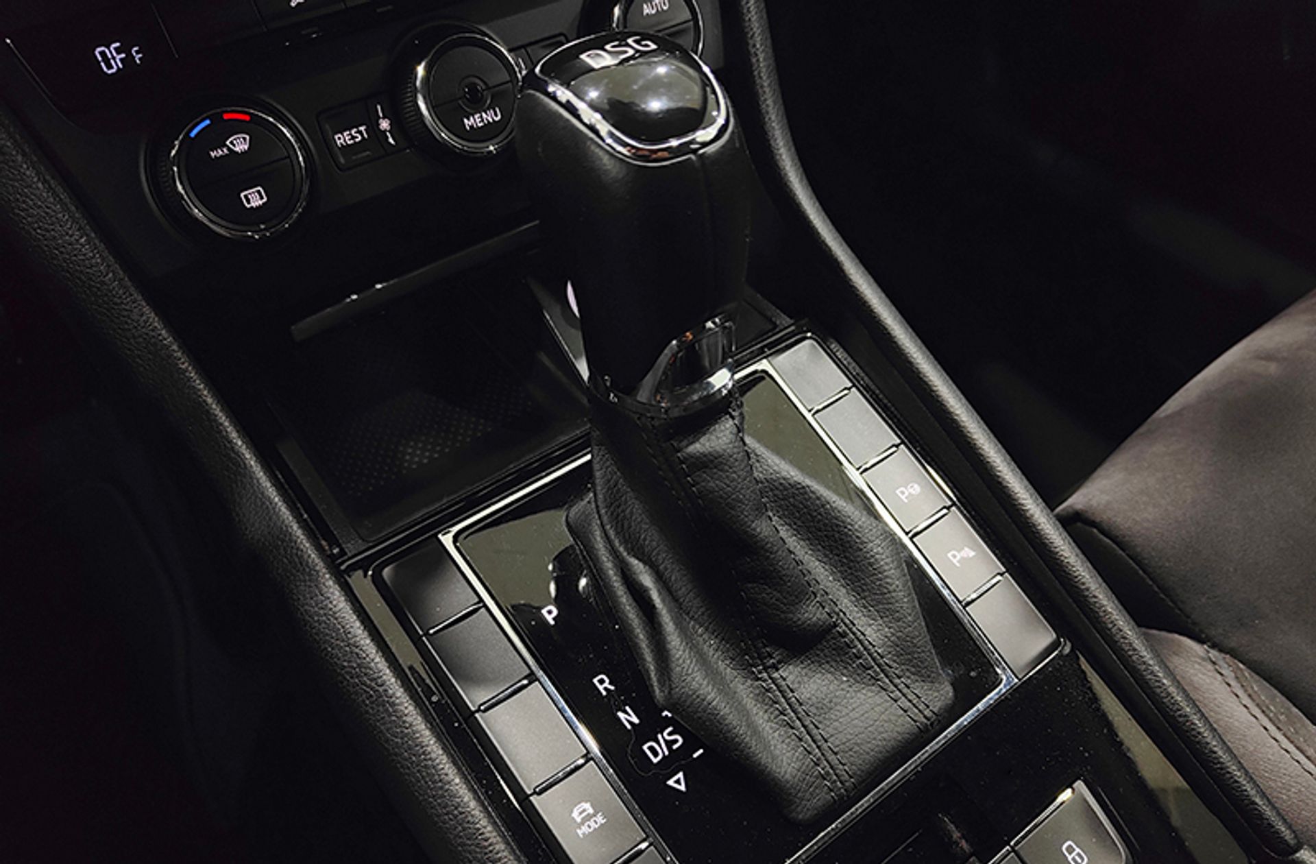 Škoda Superb 1.4 TSI Style DSG - foto 5