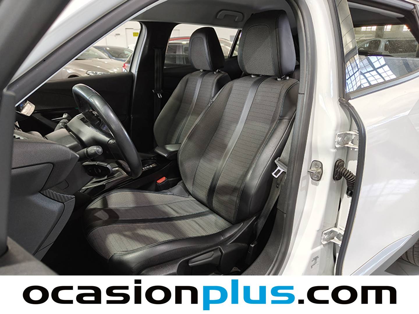 Foto asientos delanteros Peugeot 2008 Peugeot 2008 BlueHDi 110 Allure (110 CV)