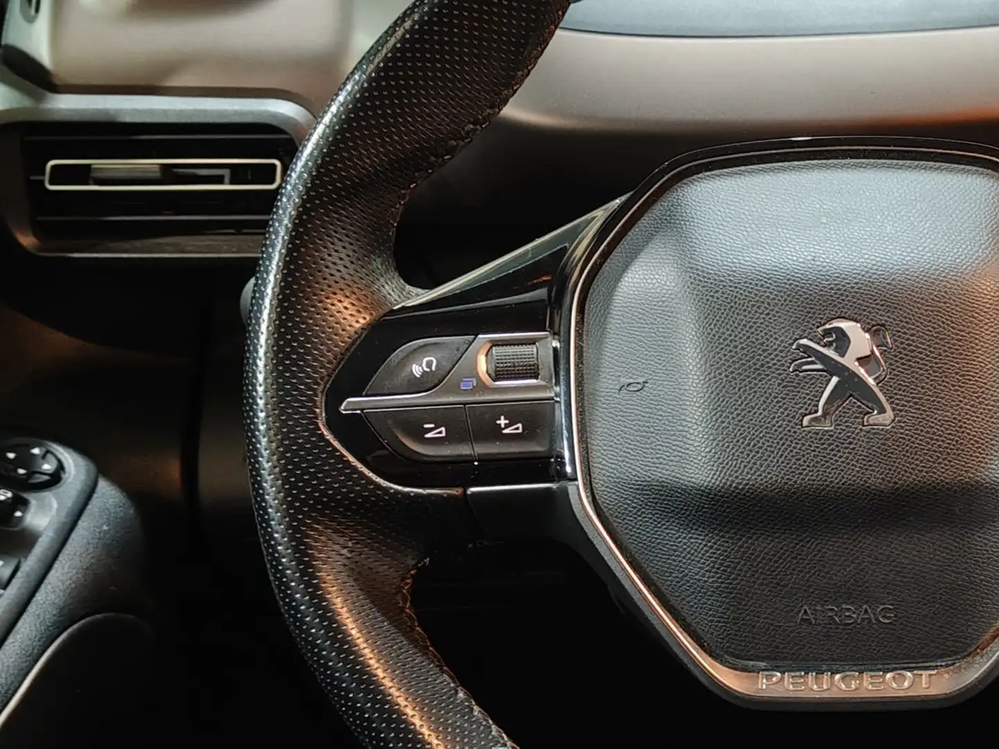 Foto Peugeot Rifter Peugeot Rifter BlueHDi 100 GT Line Standard  (100 CV)