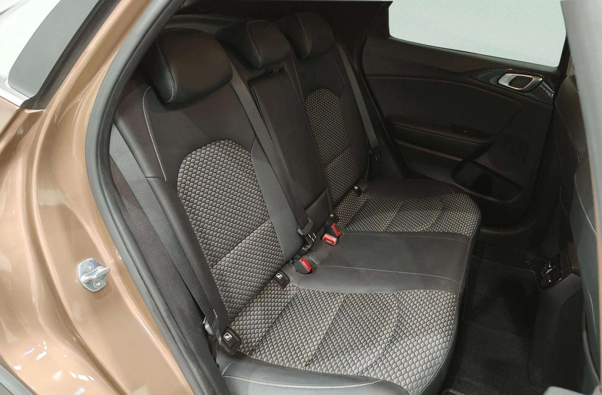 Kia XCeed 1.5 MHEV iMT Tech - foto 20