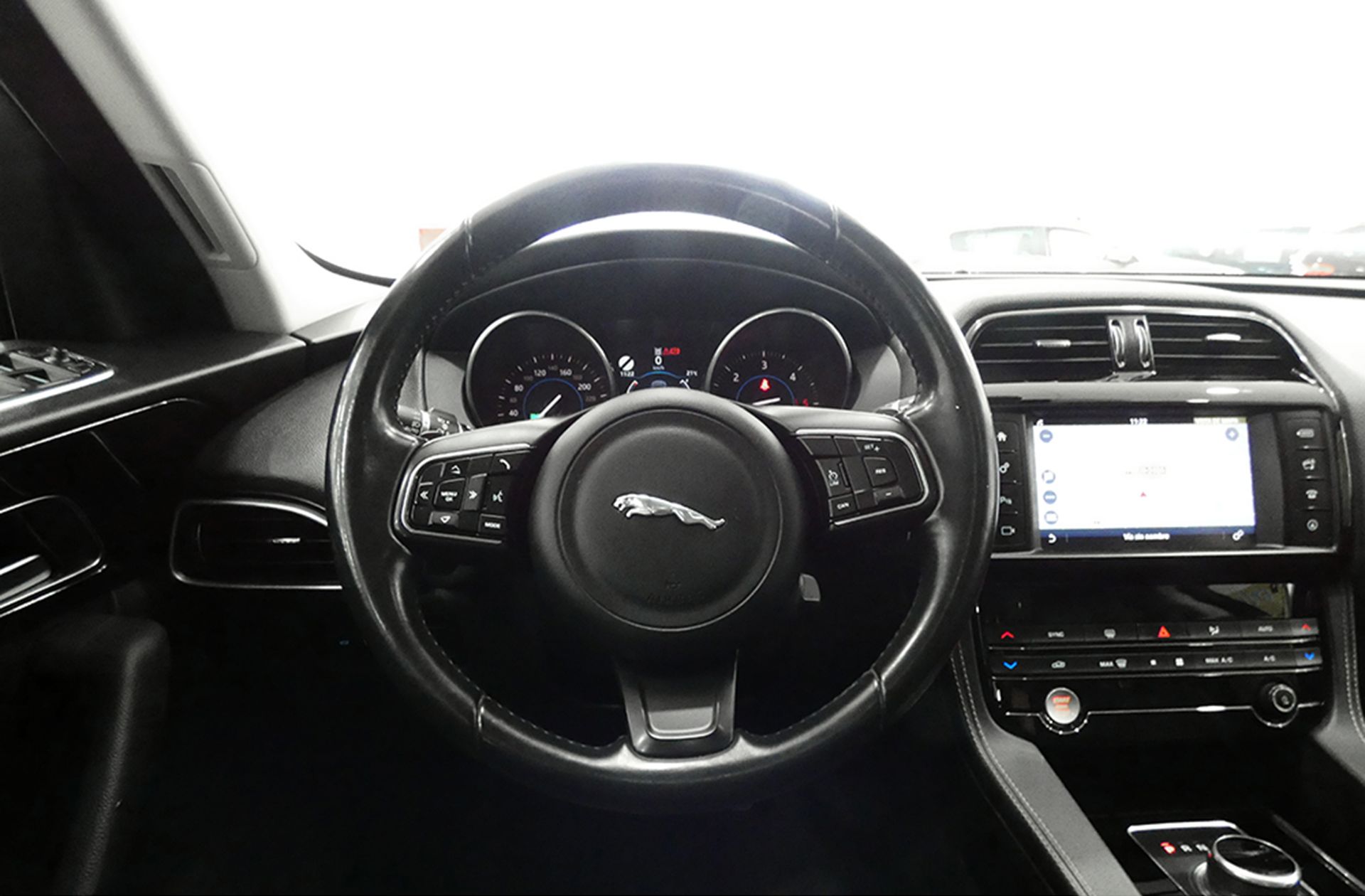Jaguar F-Pace 2.0L i4D Prestige AWD - foto 27