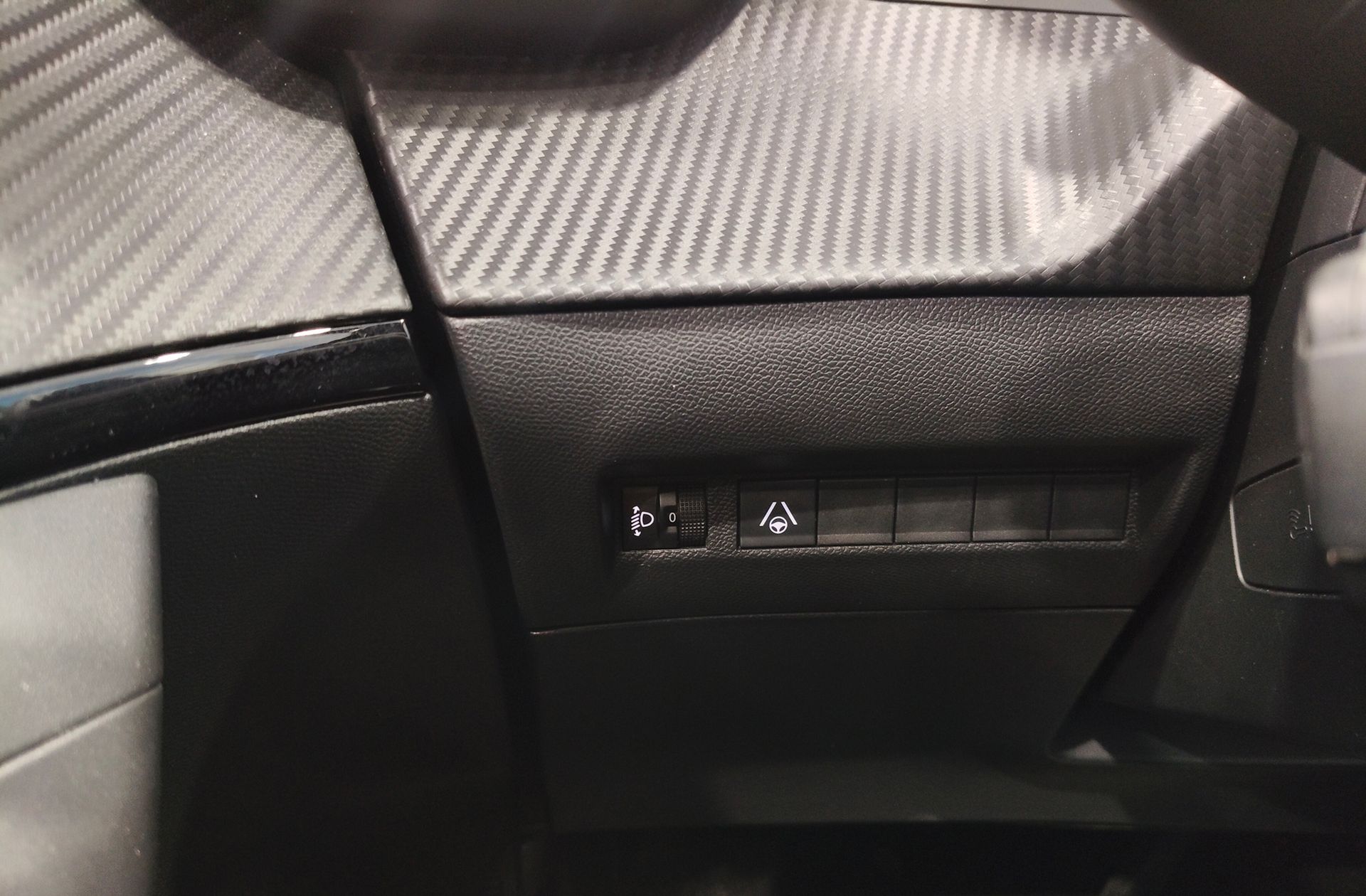 Peugeot 2008 Allure Hybrid eDCS6 - foto 25