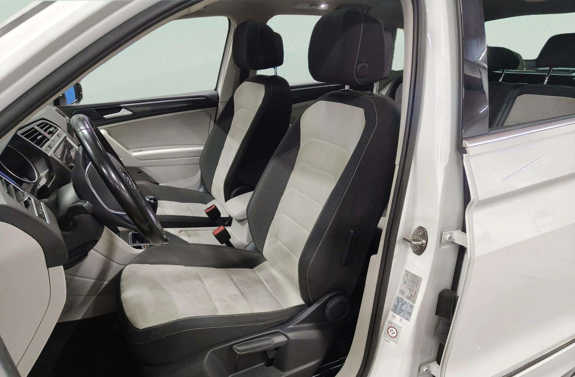 Volkswagen Tiguan Sport 2.0 TDI Pack R-Line - foto 12