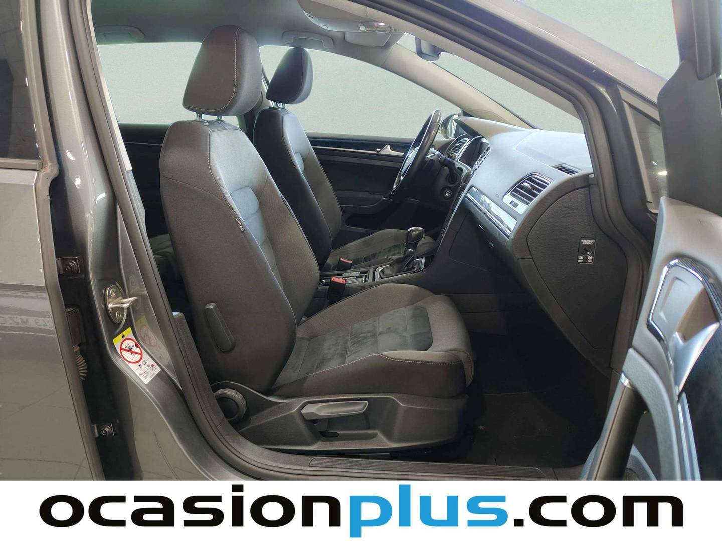 Foto Volkswagen Golf Volkswagen Golf Sport 2.0 TDI (150 CV) DSG Pack R-Line