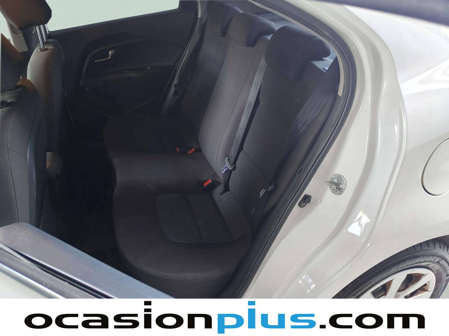 Foto asientos traseros KIA Rio KIA Rio 1.1 CRDi WGT Concept (75 CV)