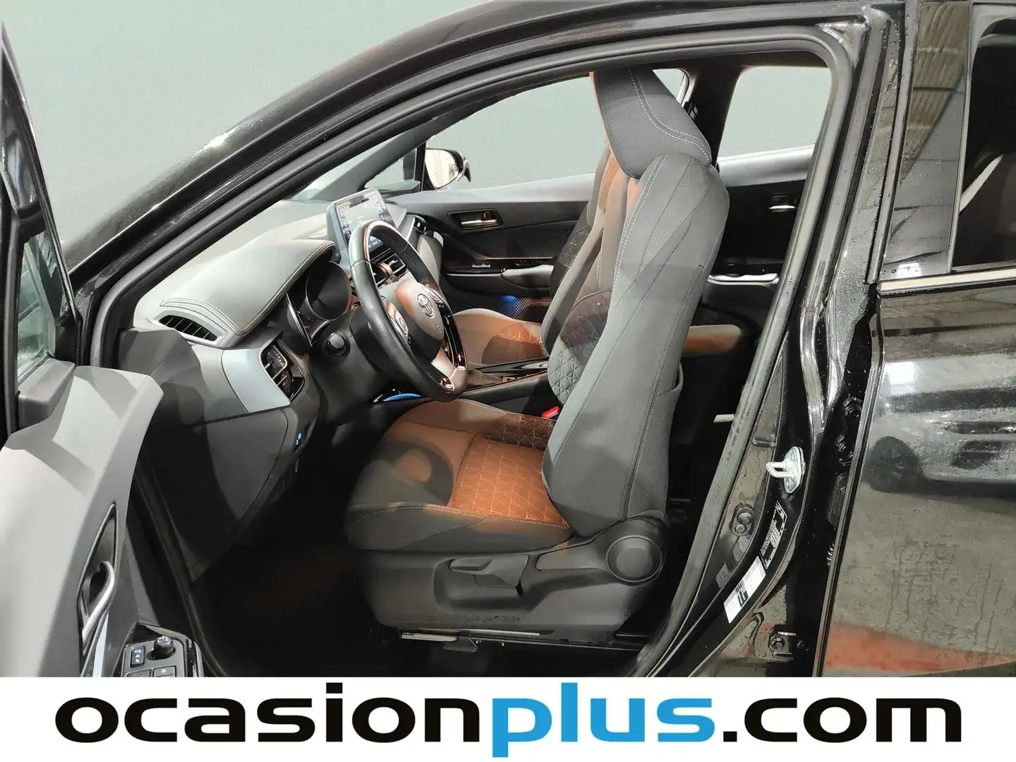 Foto Toyota C-HR Toyota C-HR 1.8 125H Advance (122 CV)