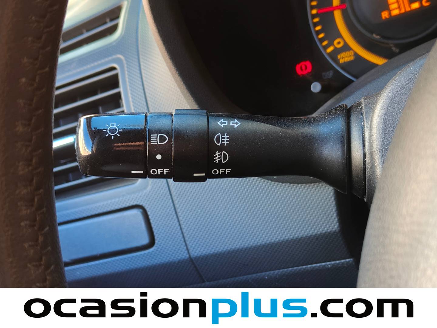 Equipamiento del Toyota Auris Toyota Auris 1.4 VVT-I Luna (97 CV)