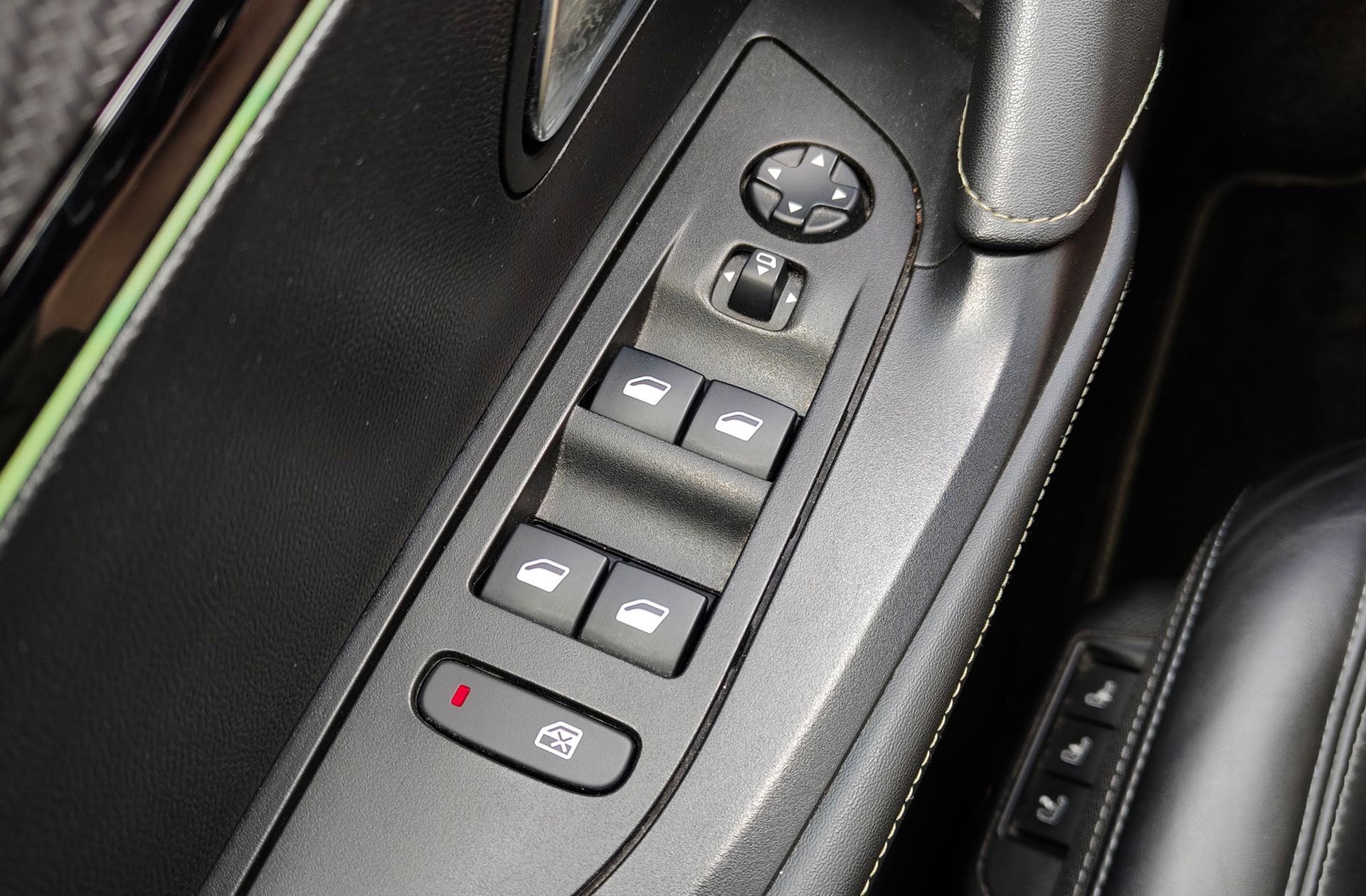 Peugeot 2008 PureTech 130 GT Line EAT8 - foto 48