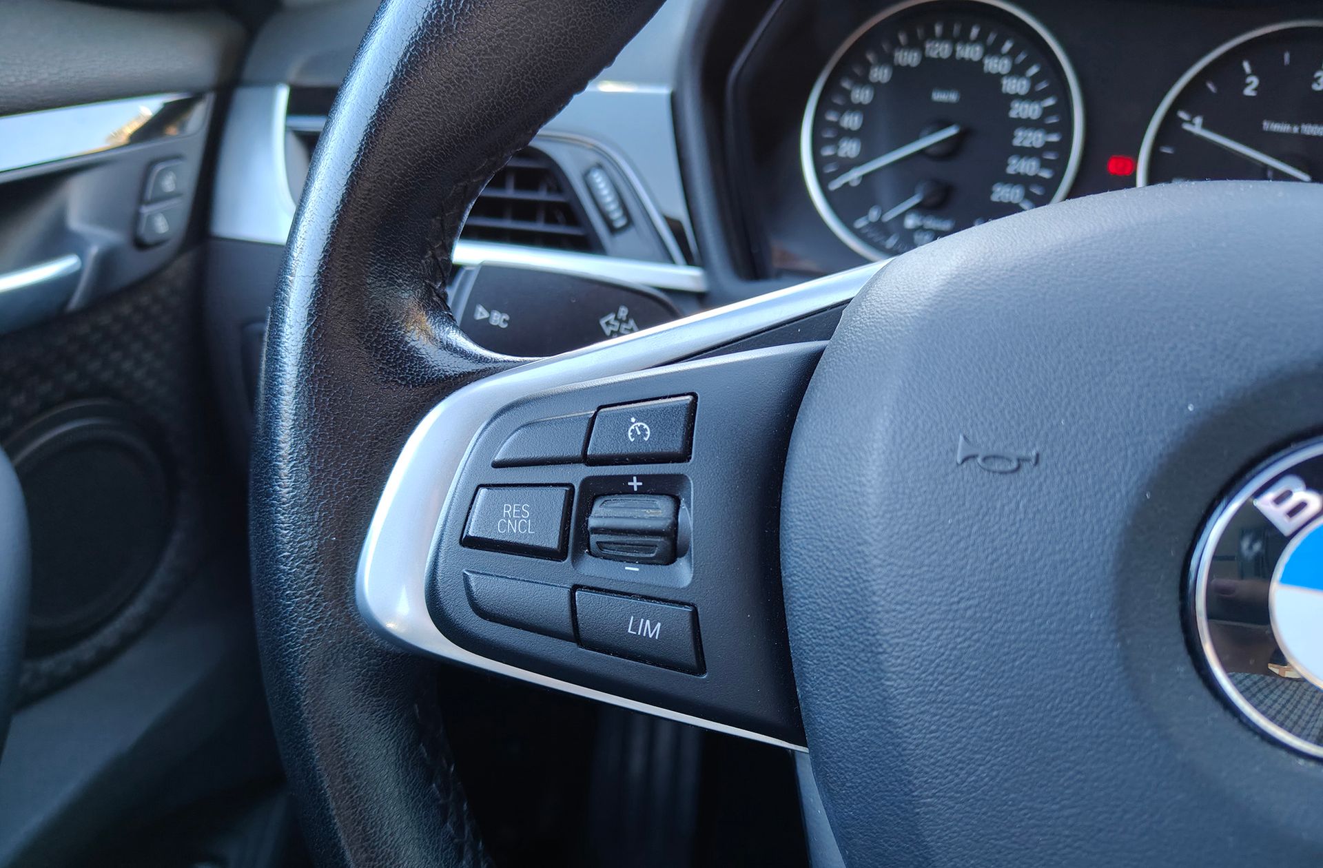 BMW X1 sDrive18d Business - foto 25