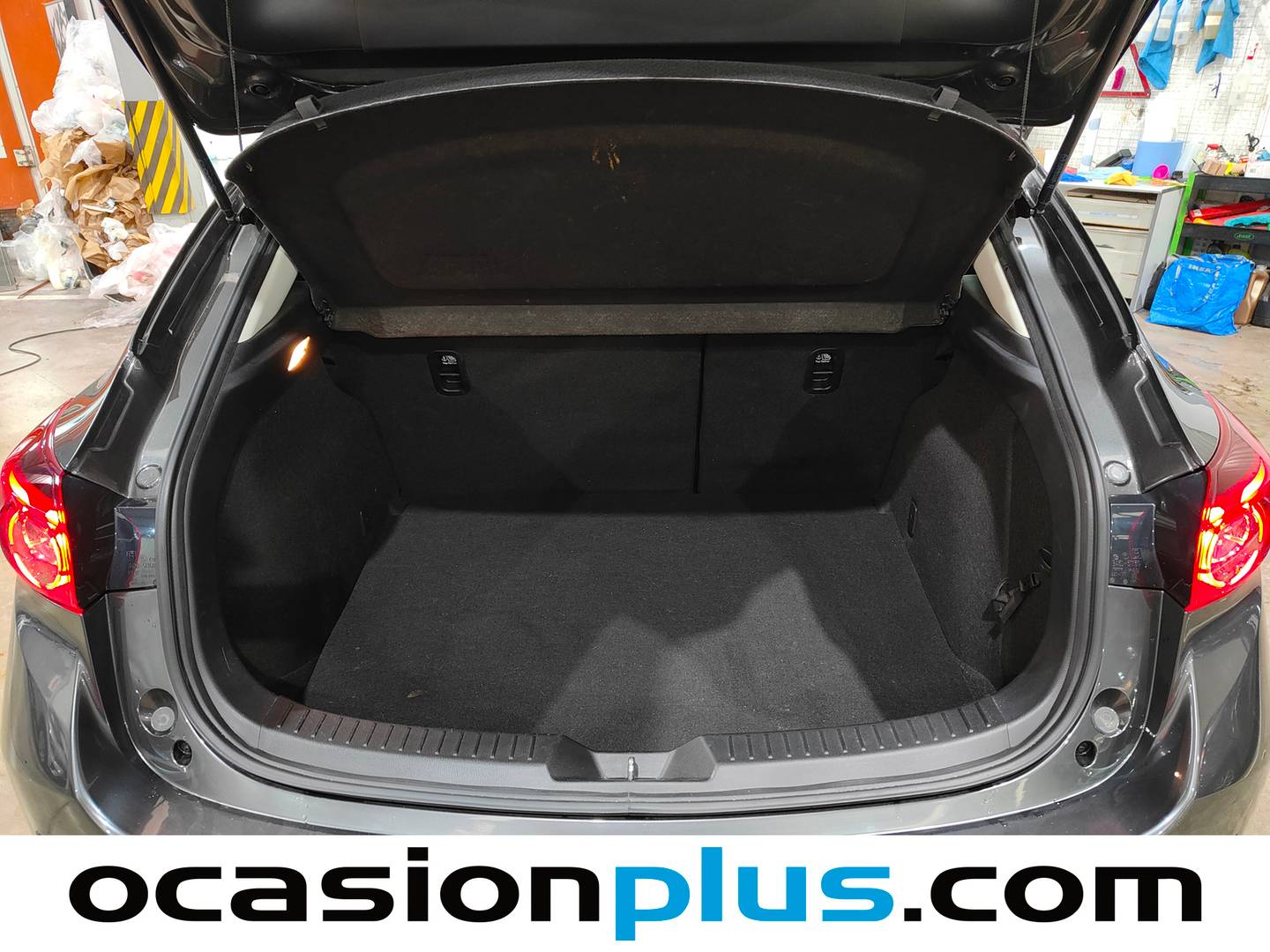 Fotos maletero Mazda Mazda3 Mazda Mazda 3 2.0 SKYACTIV-G Zenith AT (120 CV)