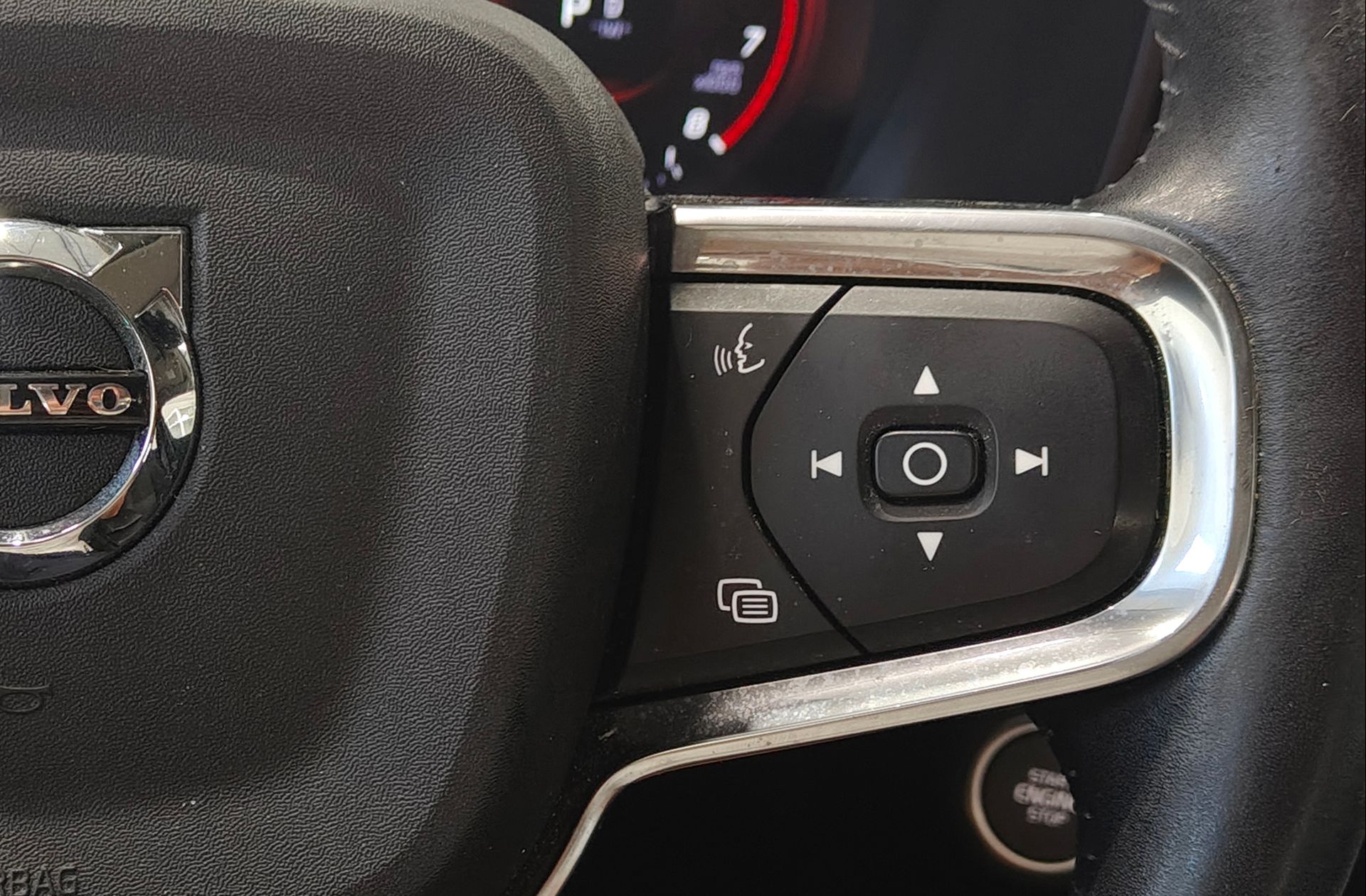 Volvo XC40 T2 Momentum Pro - foto 27