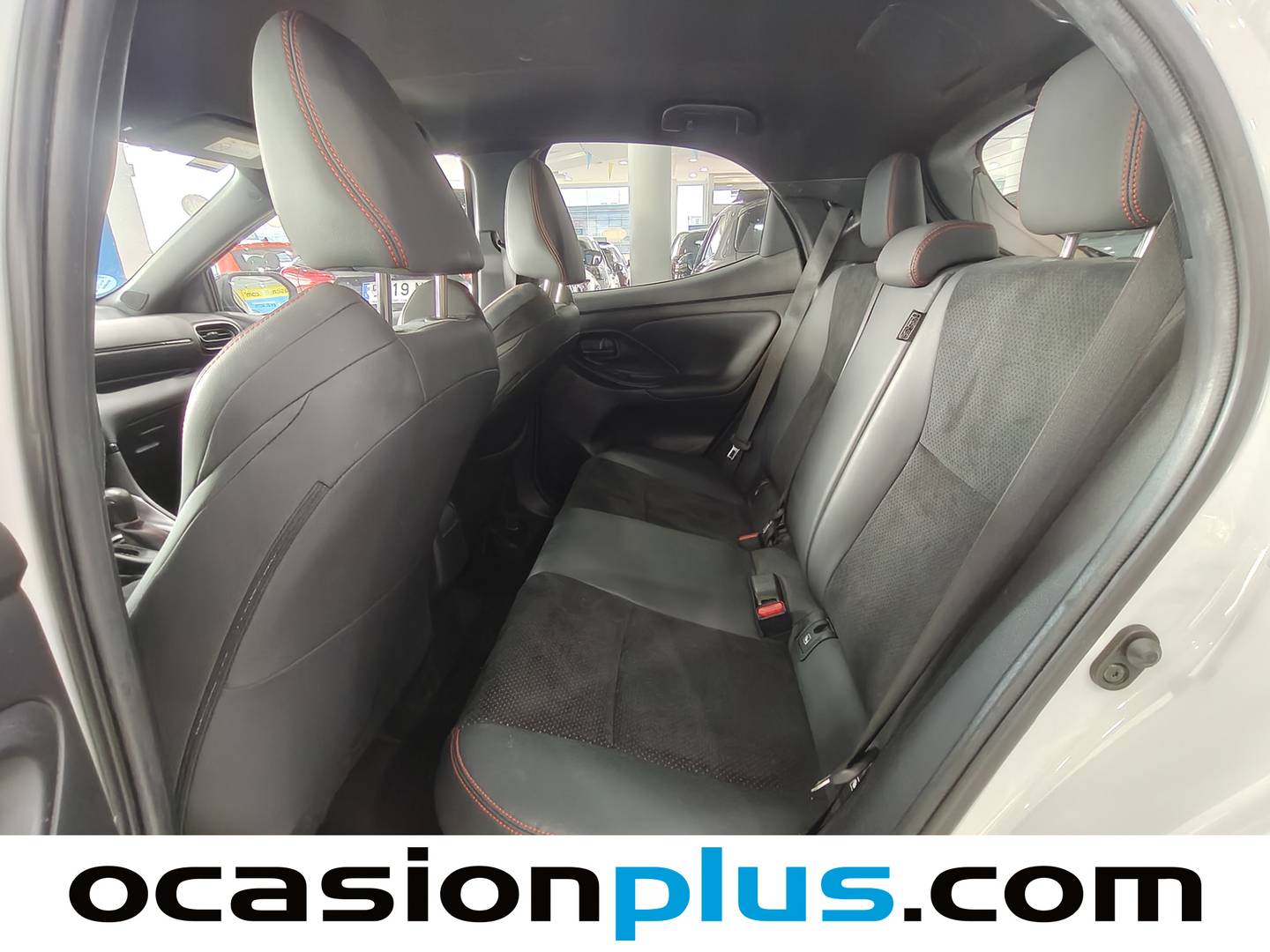 Foto asientos traseros Toyota Yaris Toyota Yaris 1.5 130H GR Sport (130 CV)