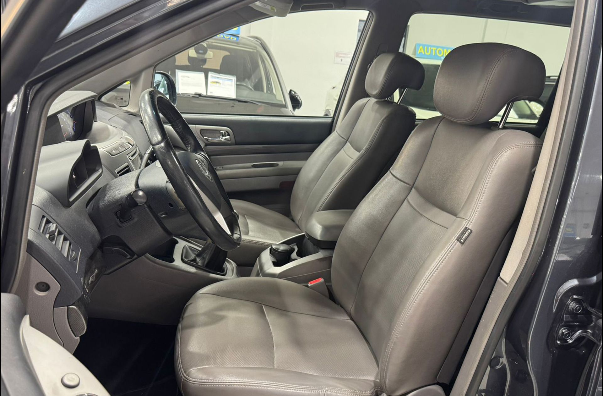 SsangYong Rodius 2.0 e-Xdi Premium 7 plazas - foto 10