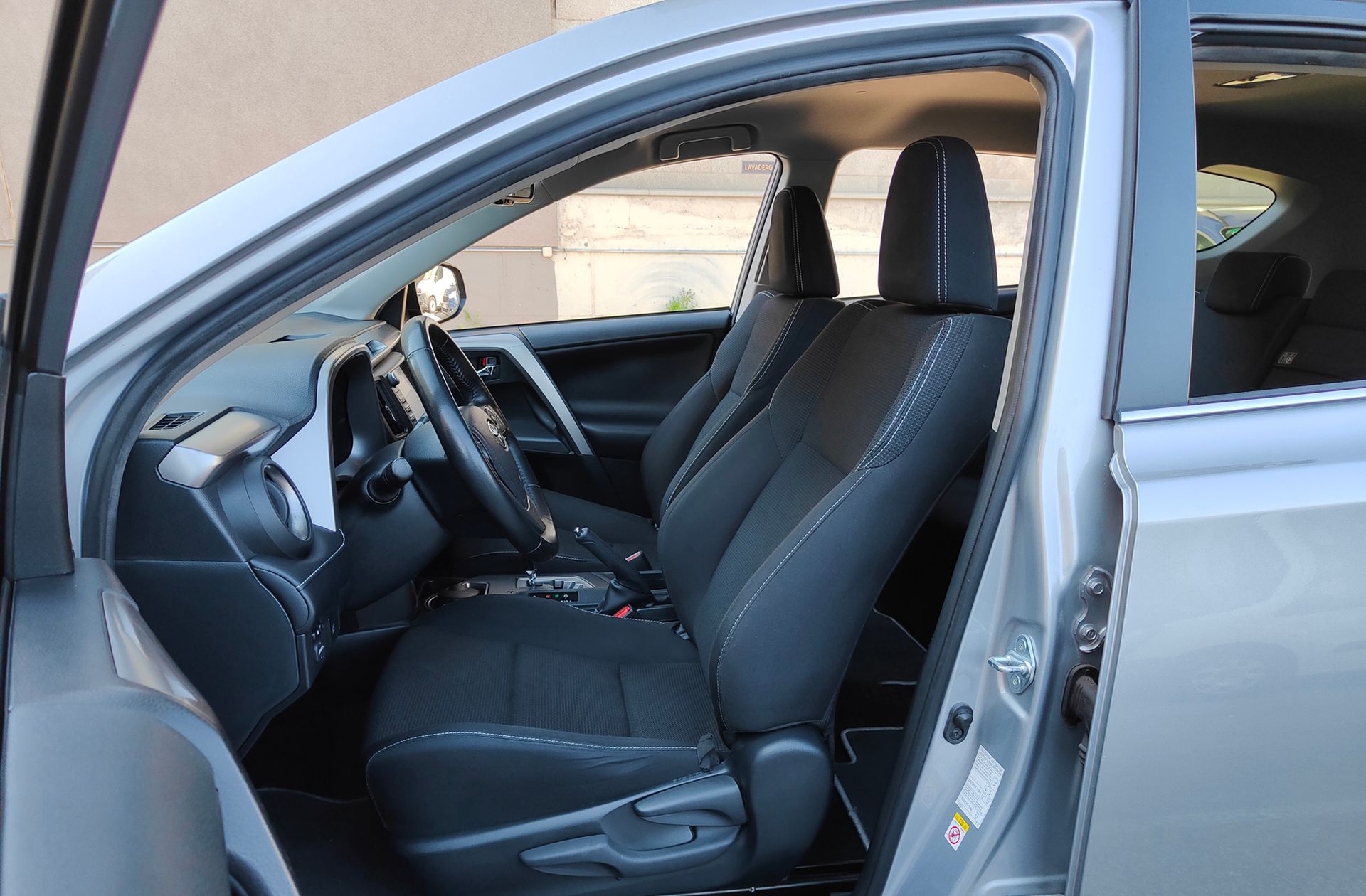 Toyota RAV4 2.5l hybrid Advance 2WD - foto 9