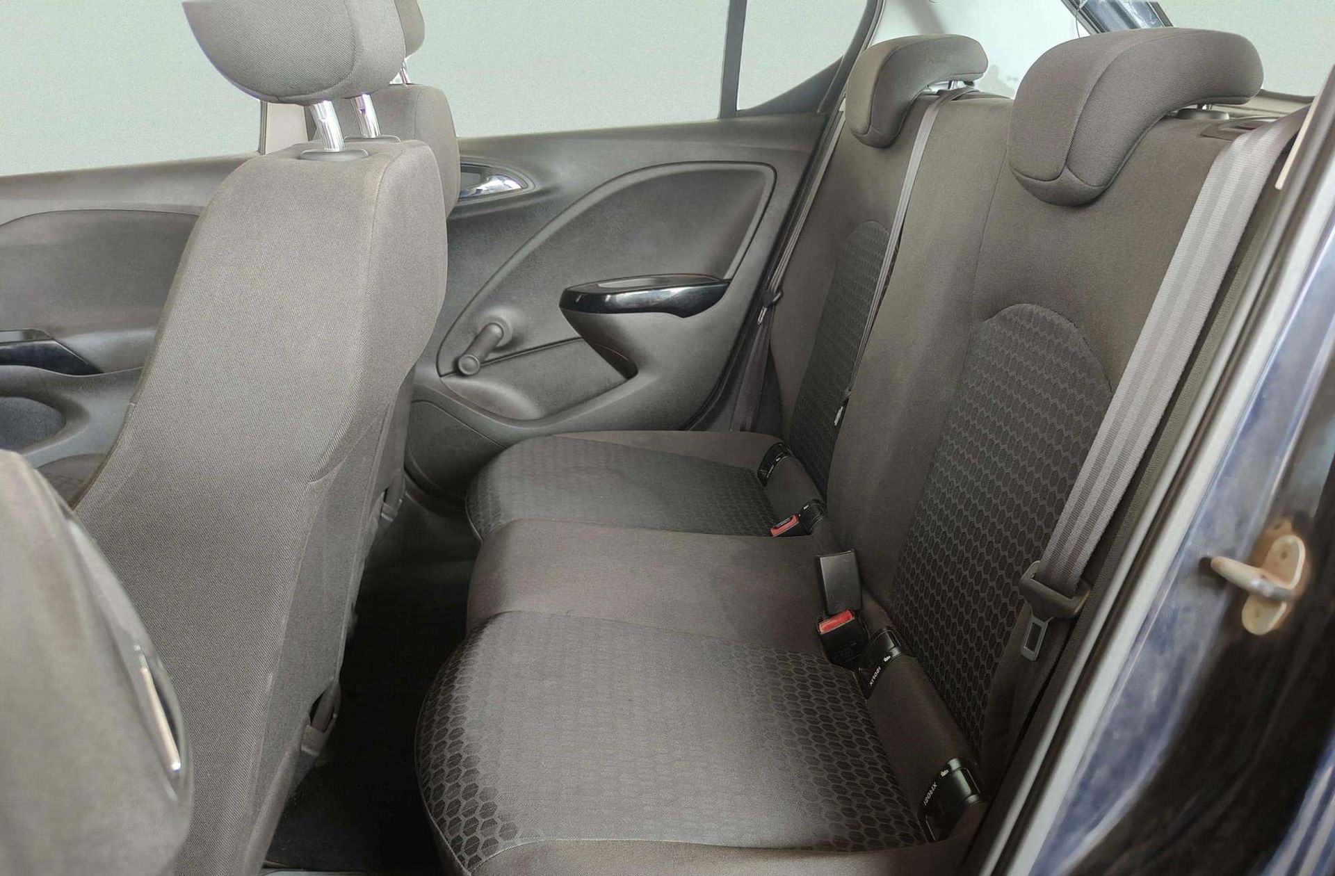 Opel Corsa 1.4 Expression - foto 9