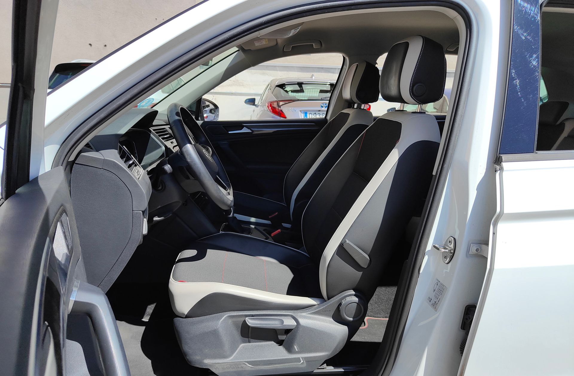 Volkswagen Tiguan Urban Sport 2.0 TDI DSG - foto 11