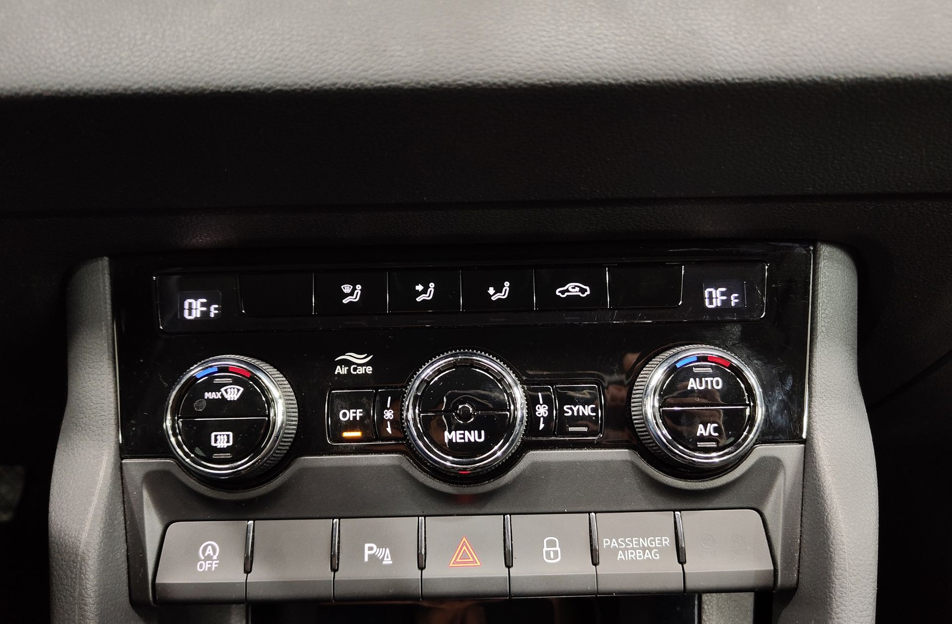 Škoda Karoq 2.0 TDI Ambition - foto 33