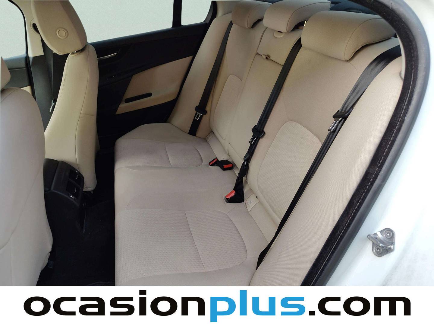 Foto asientos traseros Jaguar XE Jaguar XE 2.0 Diesel XE-Pure RWD (180 CV)