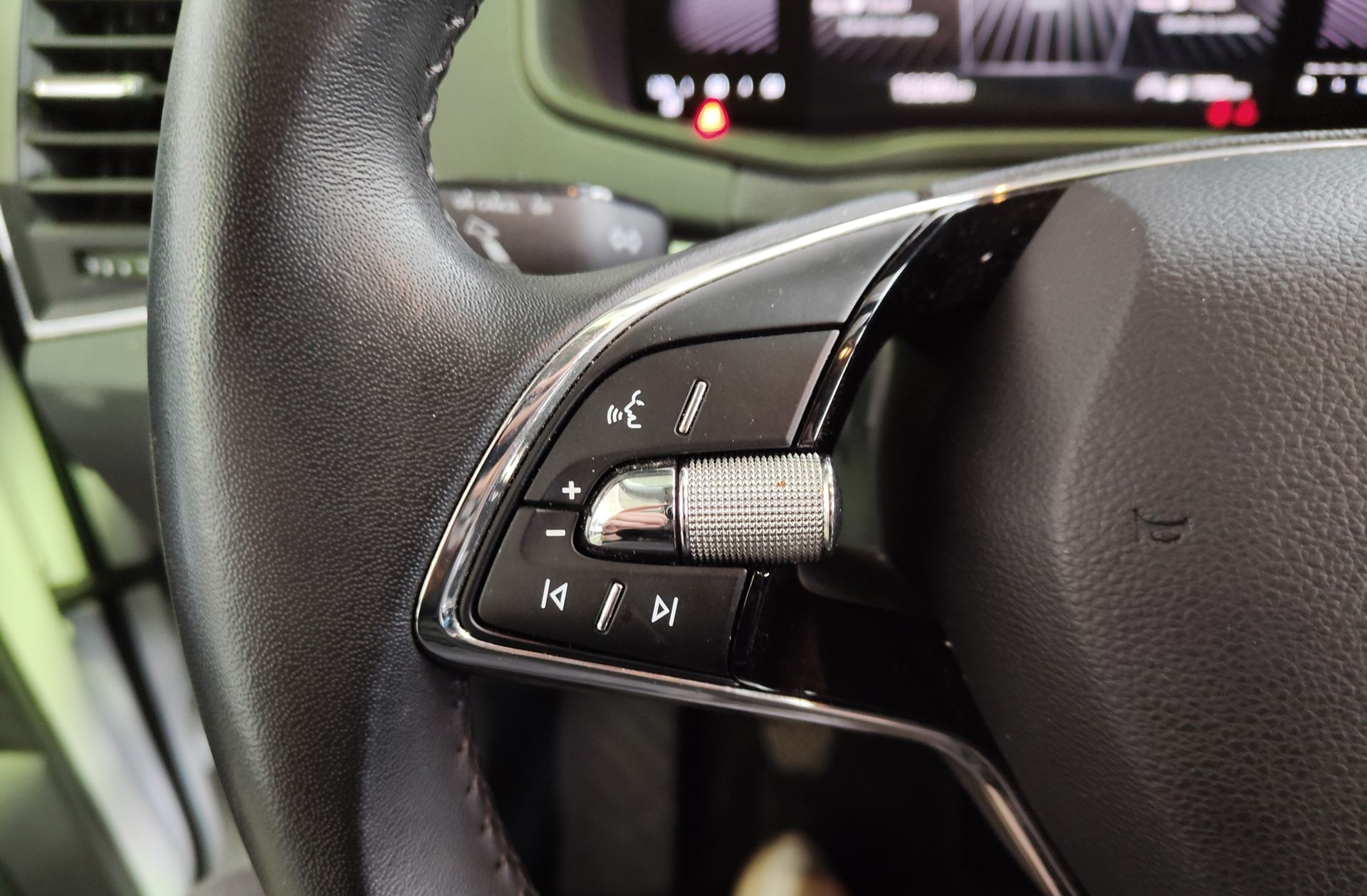 Škoda Karoq 2.0 TDI Selection - foto 23