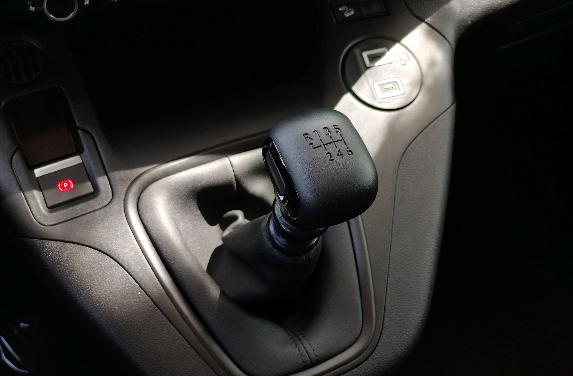 Fiat Doblò Furgón BlueHDi 100 M - foto 5