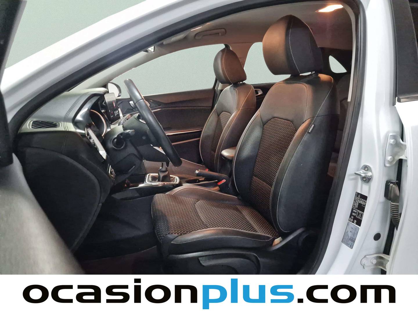 Foto asientos delanteros KIA Ceed KIA Ceed 1.6 CRDi Tech (115 CV)