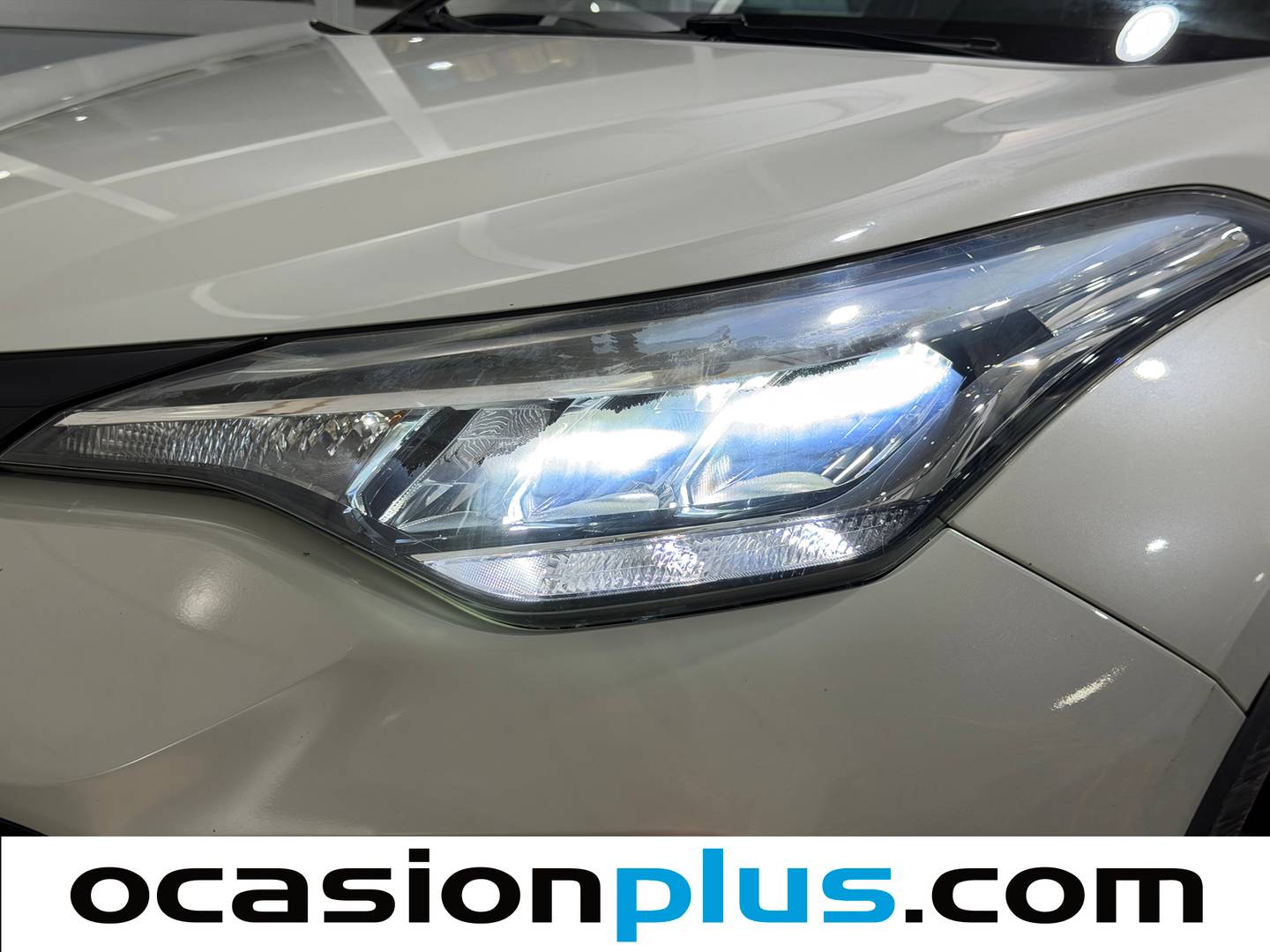 Equipamiento del Toyota C-HR Toyota C-HR 180H Advance (184 CV)