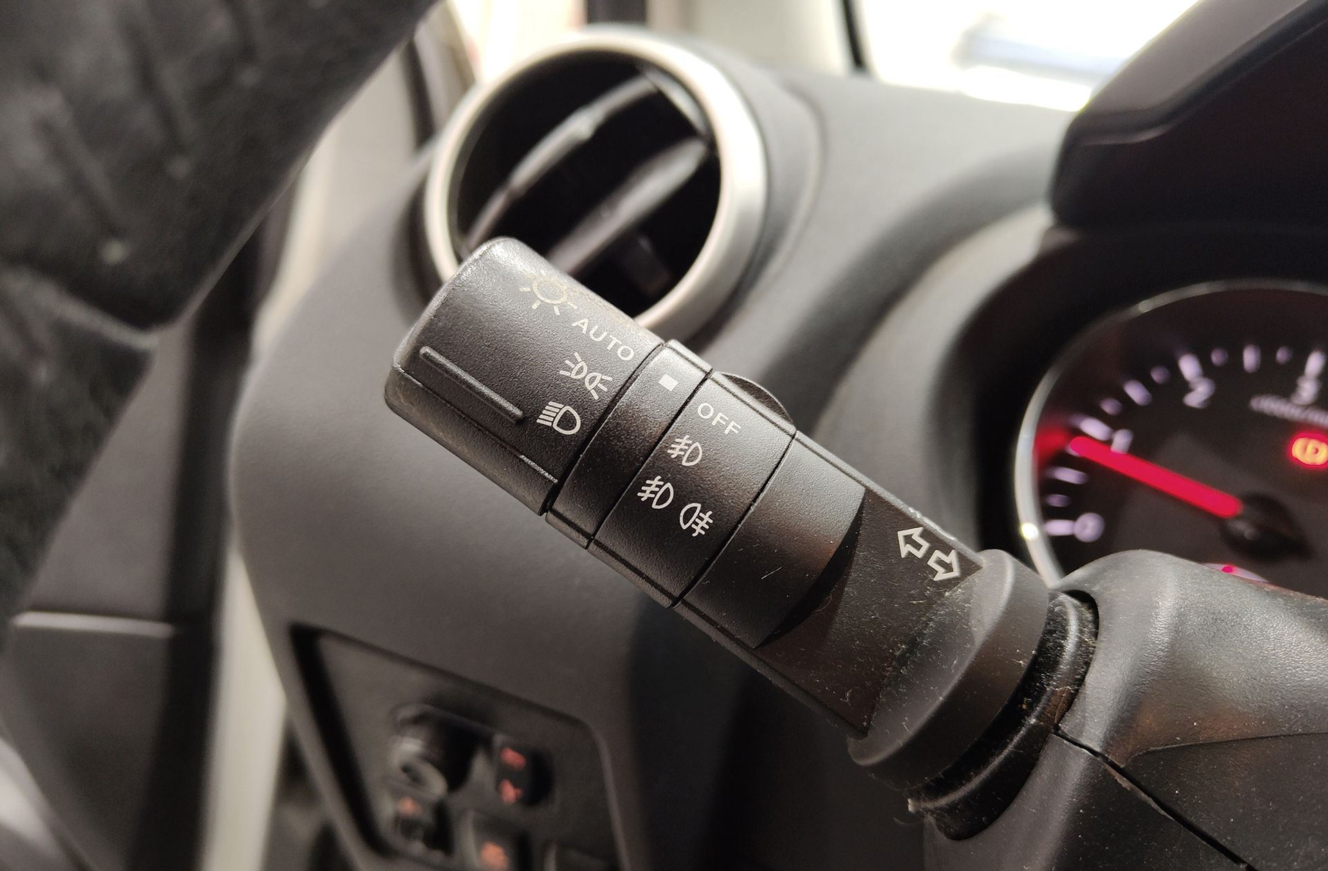 Nissan Qashqai dCi 130 Acenta 4x2 - foto 27
