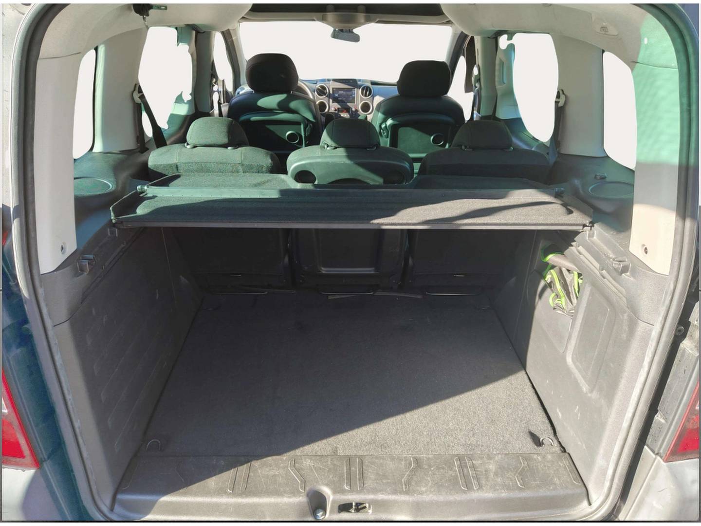 Foto Peugeot Partner Peugeot Partner Tepee Combi 1.2 PureTech Adventure Edition (110 CV)