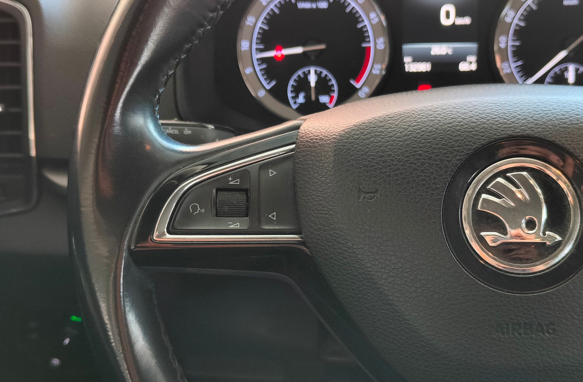 Škoda Karoq 1.6 TDI Ambition - foto 29